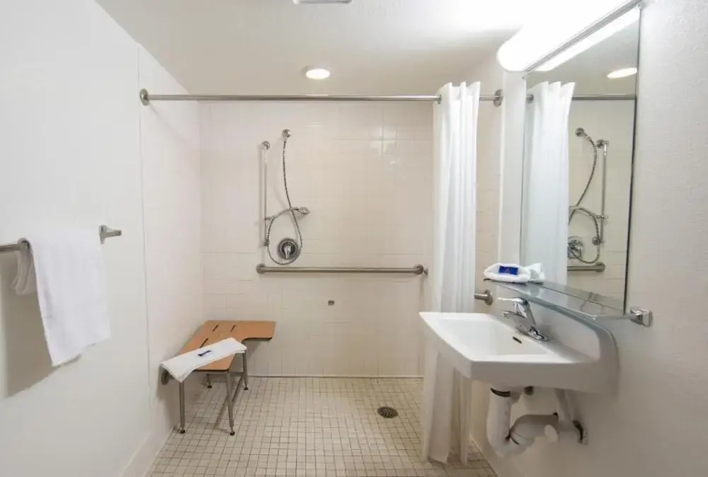 Shasta Vista Inn & Suites