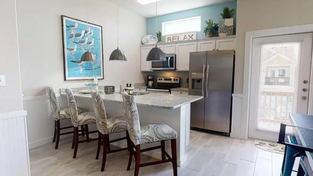 BC101 New Townhome, Heated Pool, 1 Minute Drive to Beach