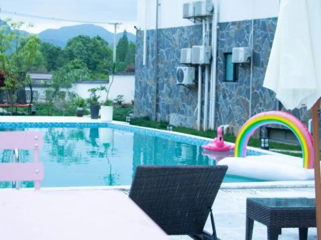 Anji Qingyun Mountain Residence, Cloud Grassland Light Luxury Pool Designer Resort