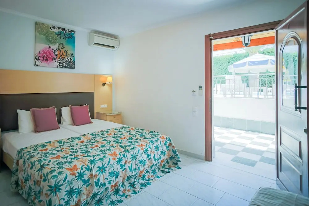 Roseclub Apartments