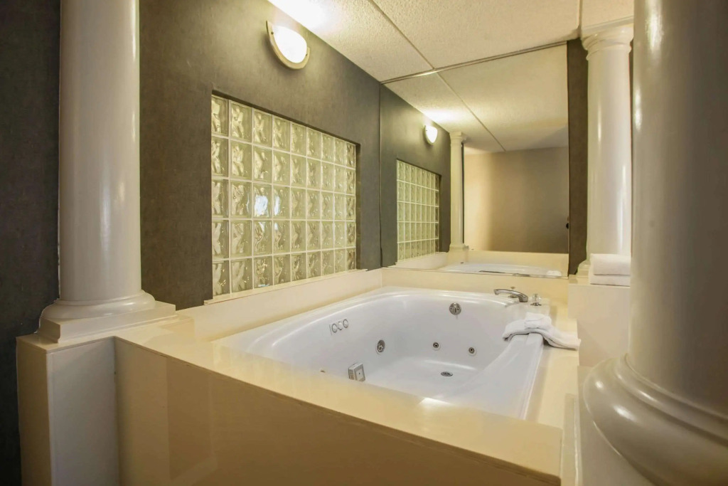 Quality Inn & Suites St Charles -West Chicago