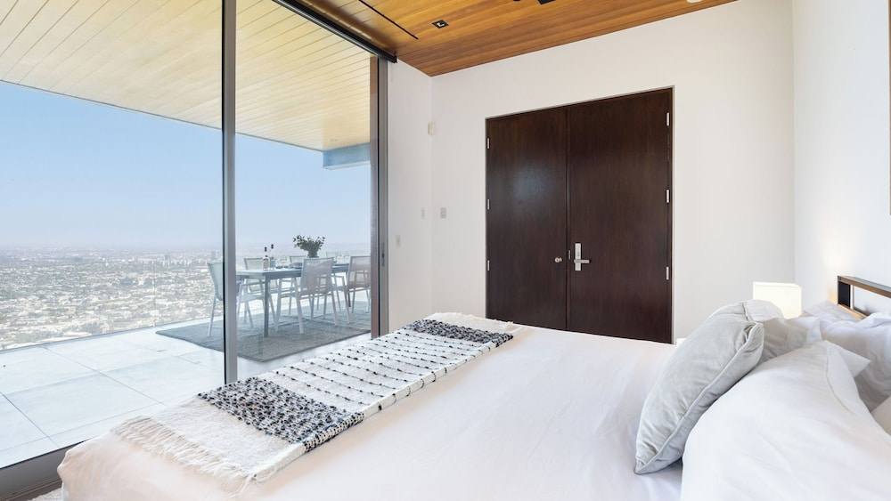 Hollywood Overlook by Avantstay Private Pool + Hot Tub Panoramic Views
