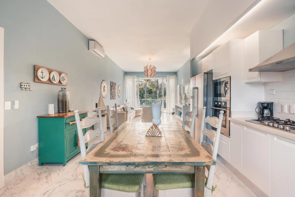 Playa Bonita Lavish Apartment at Lake View 42B