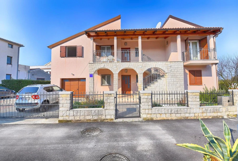 Apartment 1551
