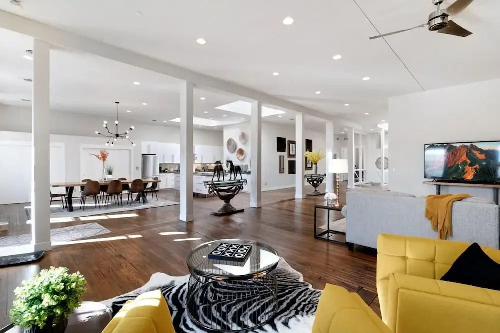 The Penthouse Loft in the Heart of Old Town!
