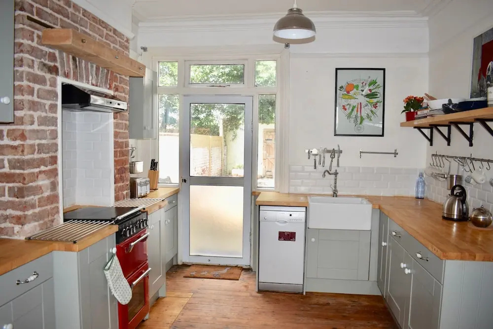 Refurbished Apartment With Garden Near Beach