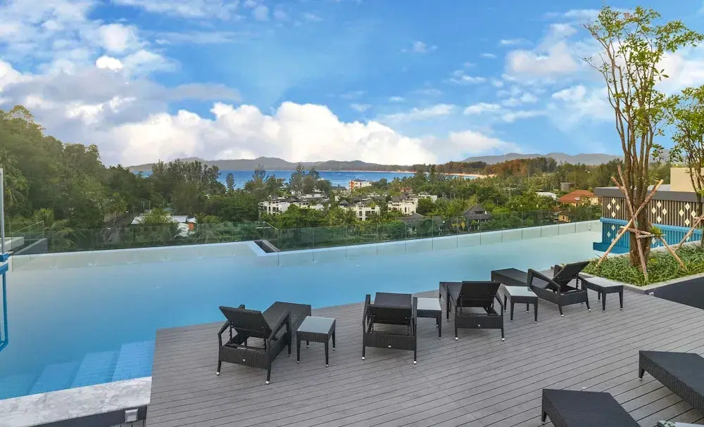 The Aristo Beach Front 520 by Holy Cow
