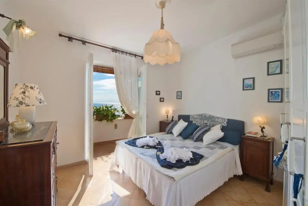 CASA NOEMI 4&2, Emma Villas