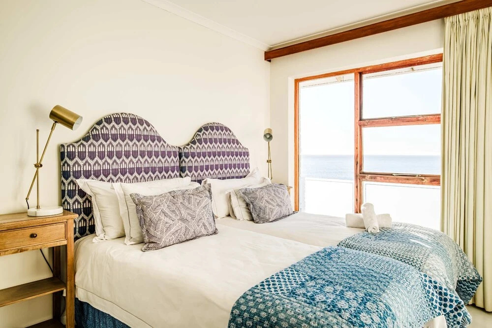 Luxurious Camps Bay Retreat w Sea Views Rock Residence