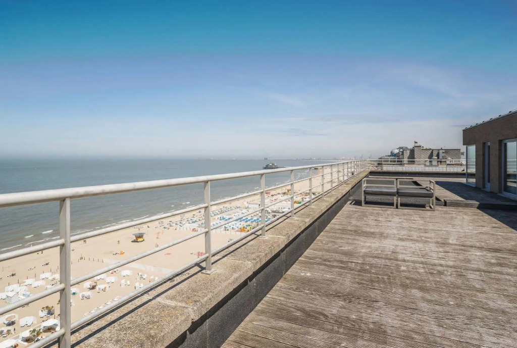 Flat by the Seaside With Stunning Ocean Views