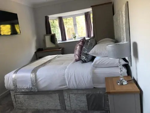 Old Hunters Lodge Whipsnade Limited