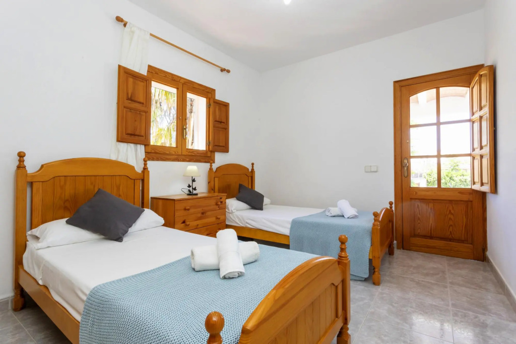 Villa in Ibiza Town with private pool, sleeps 9 - Villa Mali