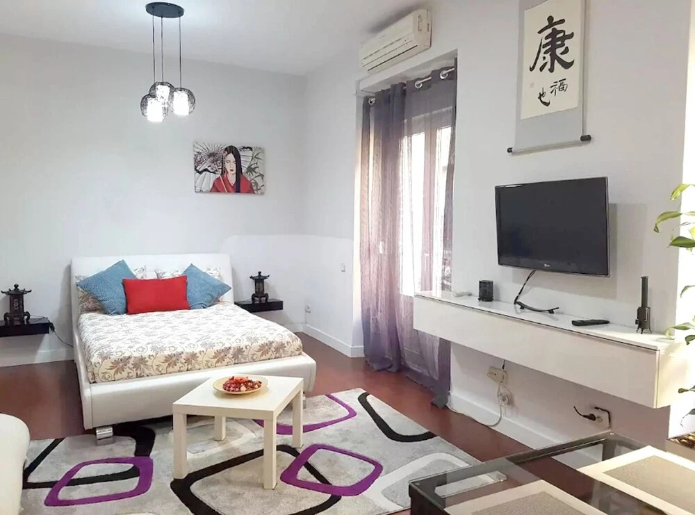 Studio in Madrid, With Wonderful City View, Balcony and Wifi