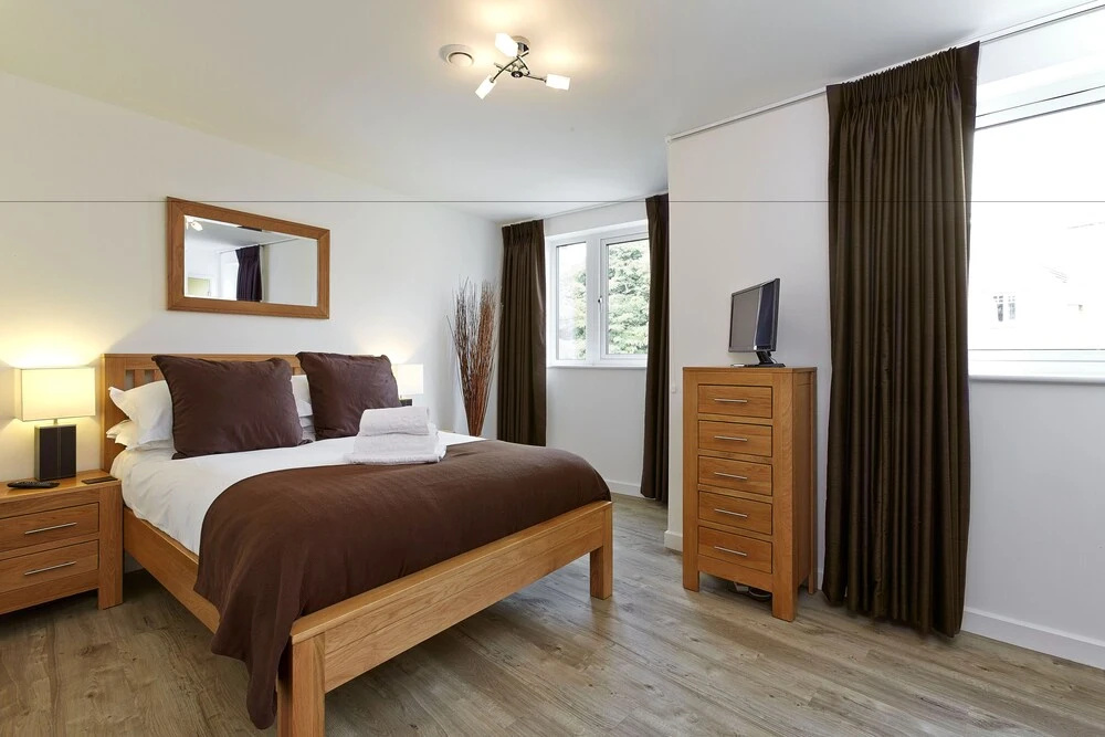 New Central Woking 1 and 2 Bedroom Apartments with Free Gym, close to Train Station