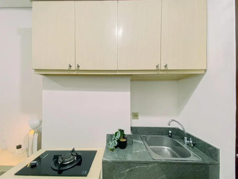 Comfy and Tidy Studio Transpark Cibubur Apartment By Travelio