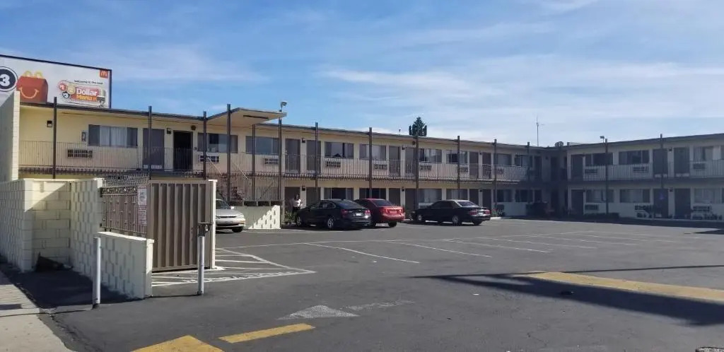 Inland Inn & Suites