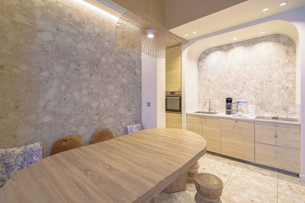 Family Apartment - 3 Bdr/6p - Near the Old Port