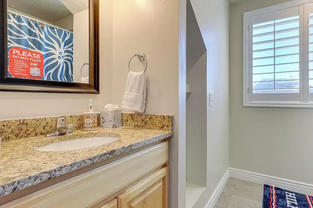 Hike, Golf & Ski: Family Home in South Jordan