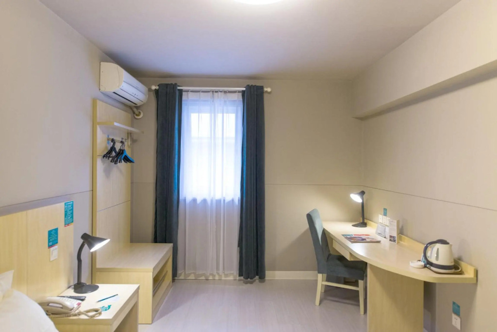 Jinjiang Inn Select (Xi'an Big Wild Goose Pagoda Jiangong Road Yanxingmen Metro Station)