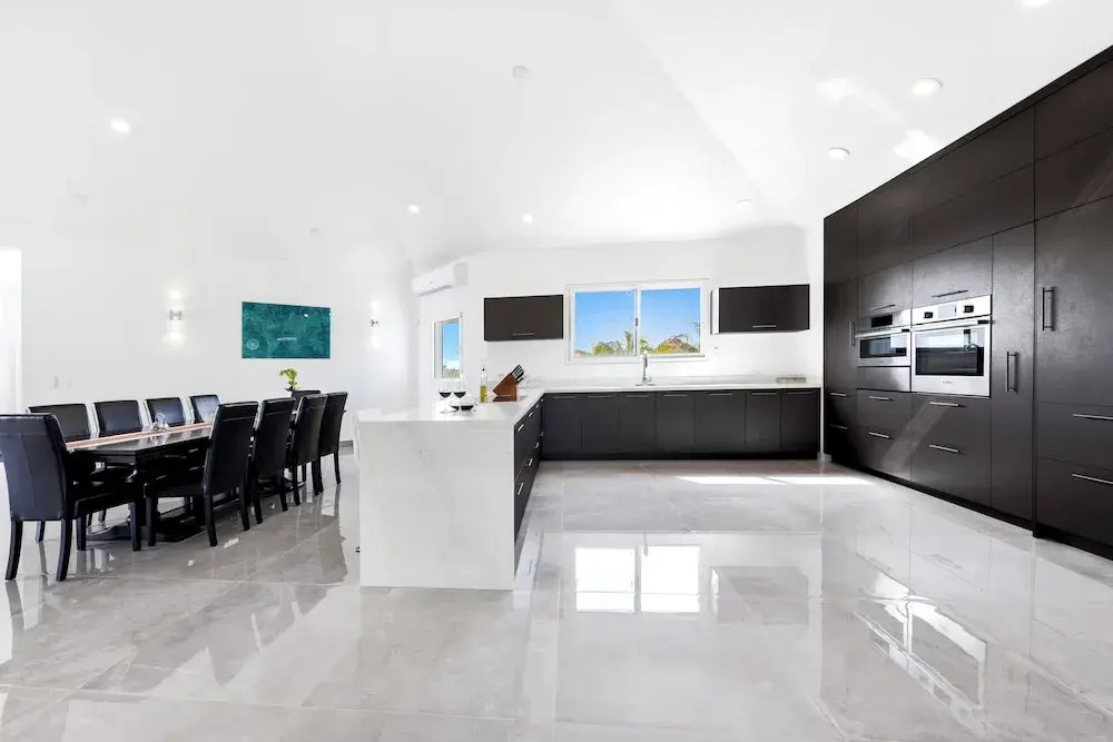 4-bed Villa, Pool, Parking