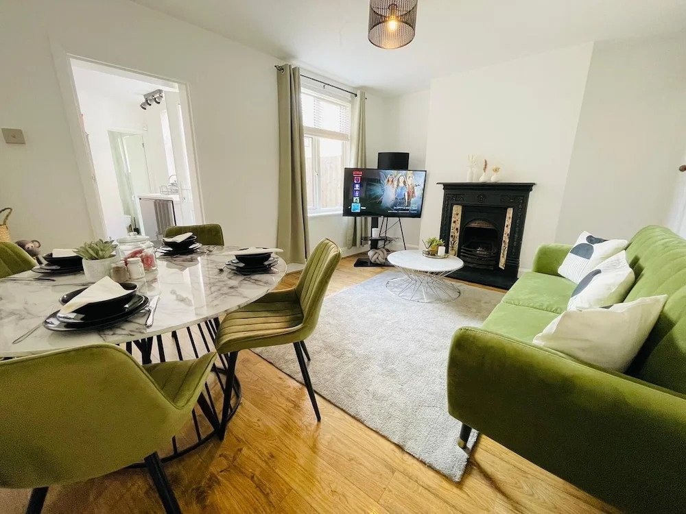 4-bed House Sleeps 7 With Garden