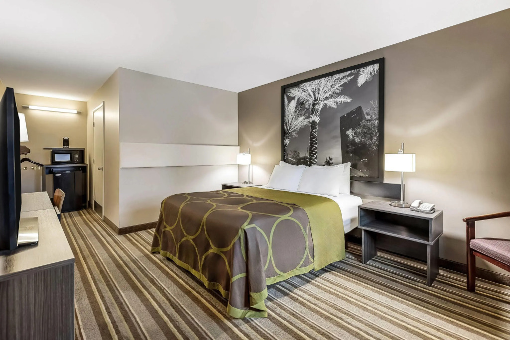 Super 8 by Wyndham Riviera Beach West Palm Beach