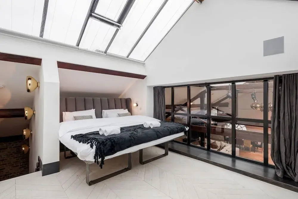 Skyline Water Front Penthouse Apartment