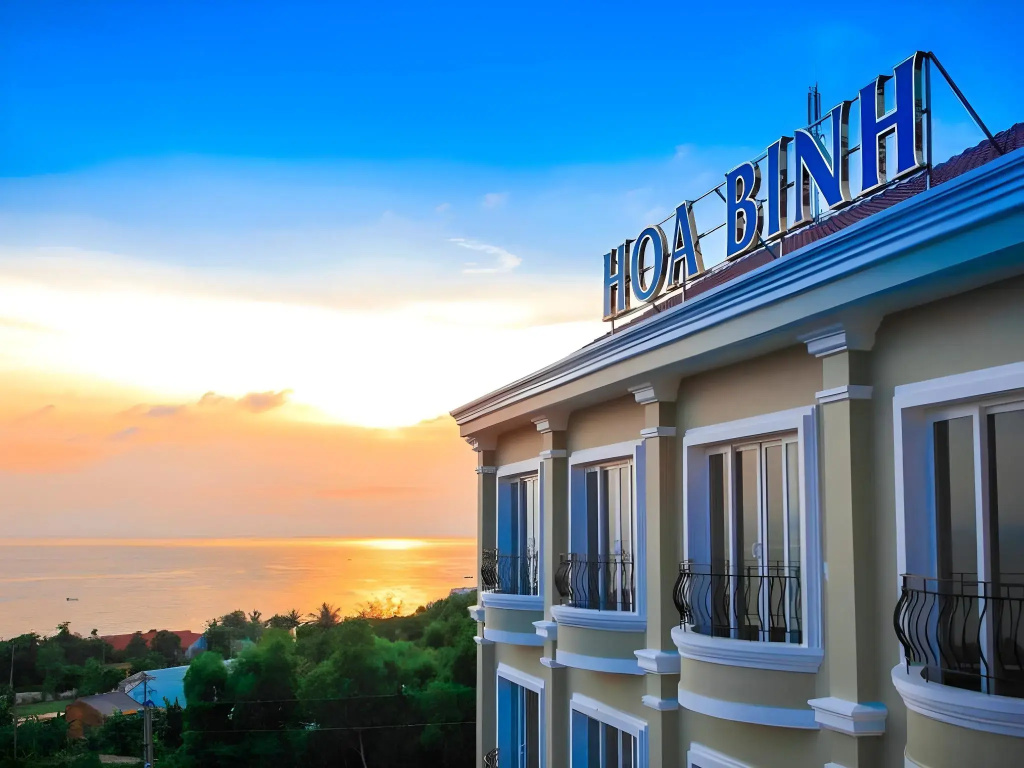 Hoa Binh PQ Resort - by BAY LUXURY