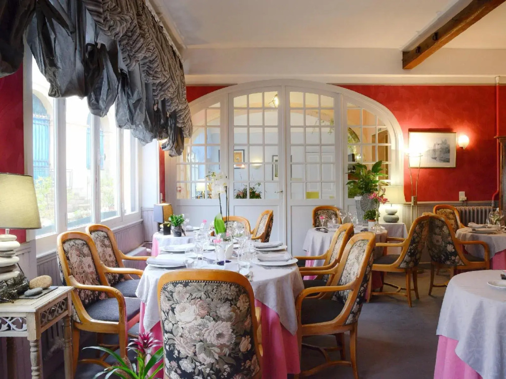Logis Hôtel et Restaurant du Dauphin