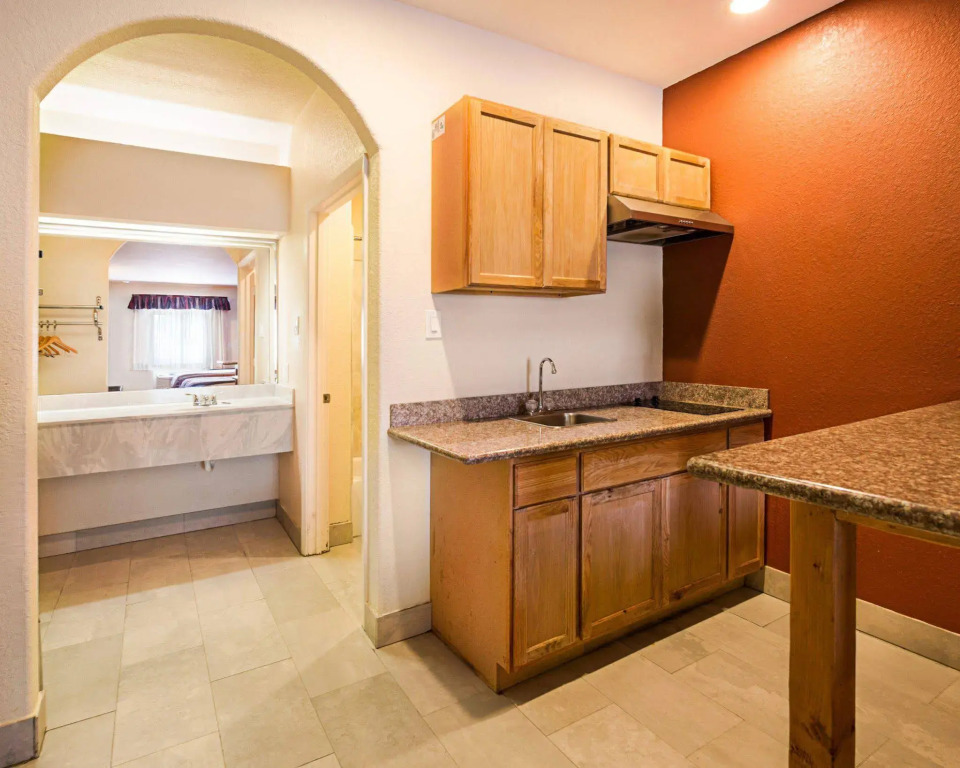 Scottish Inn & Suites