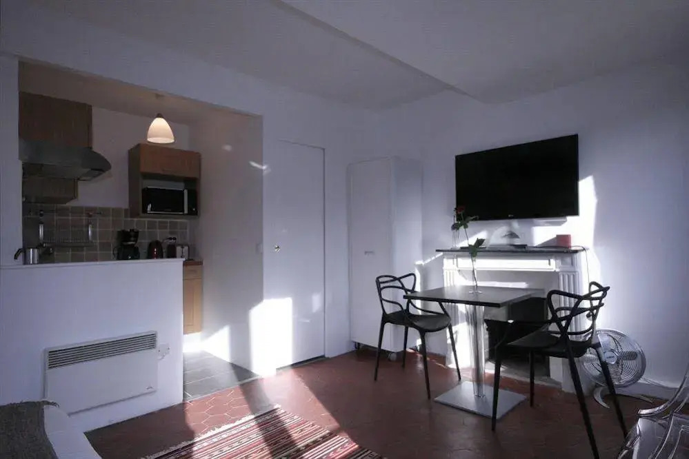 My Apartment in Paris Louvre