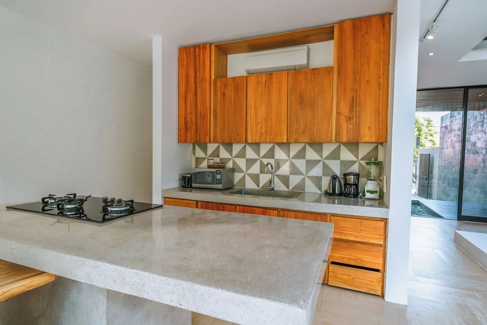 Villa RIZR: Industrial 3BR villa nearby Berawa Beach