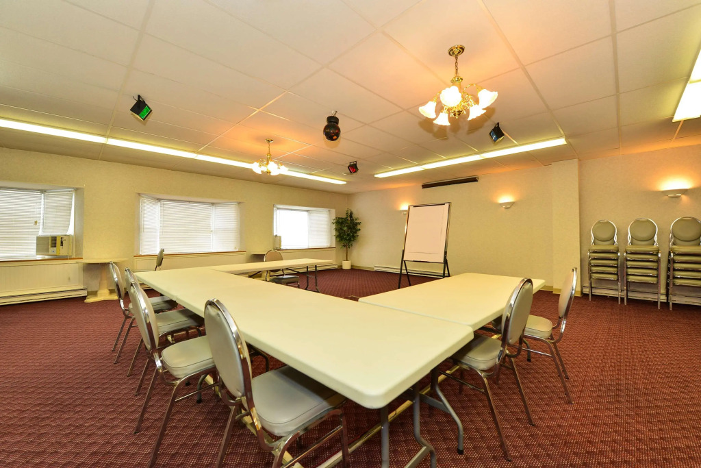 Canadas Best Value Inn and Suites Woodstock