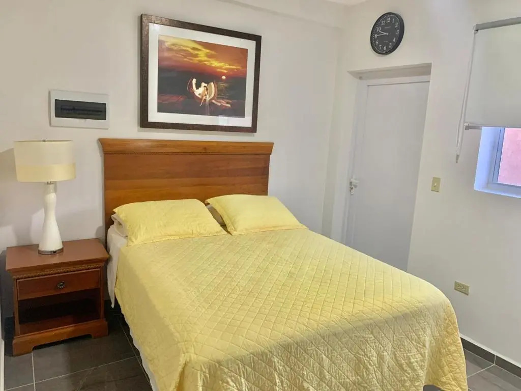 1 Bed Apartment Sleeps 2 - Pool, Parking, Wifi
