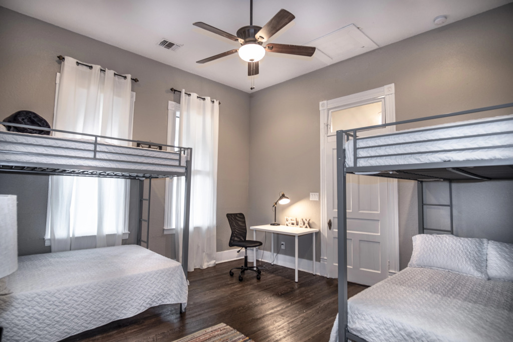 Restored Historic 2br/1.5ba House Near Downtown
