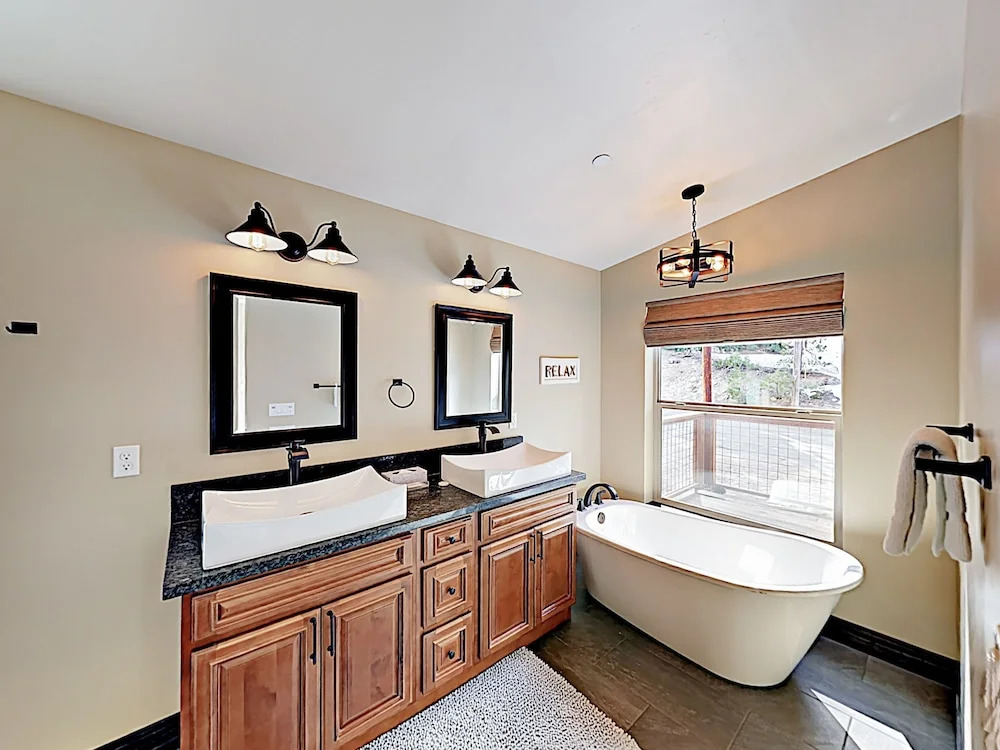 2015 South Lake Tahoe - 4 Br Home