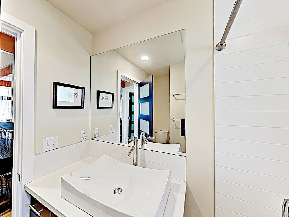 New Listing! Stylish Near Trendy Ballard 3 Bedroom Home