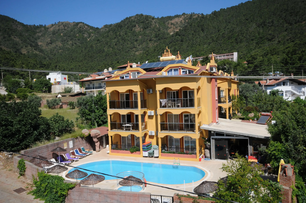 Kleopatra Apartments