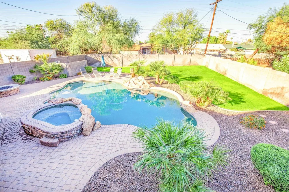 8140 E Pine - 6 Br Home