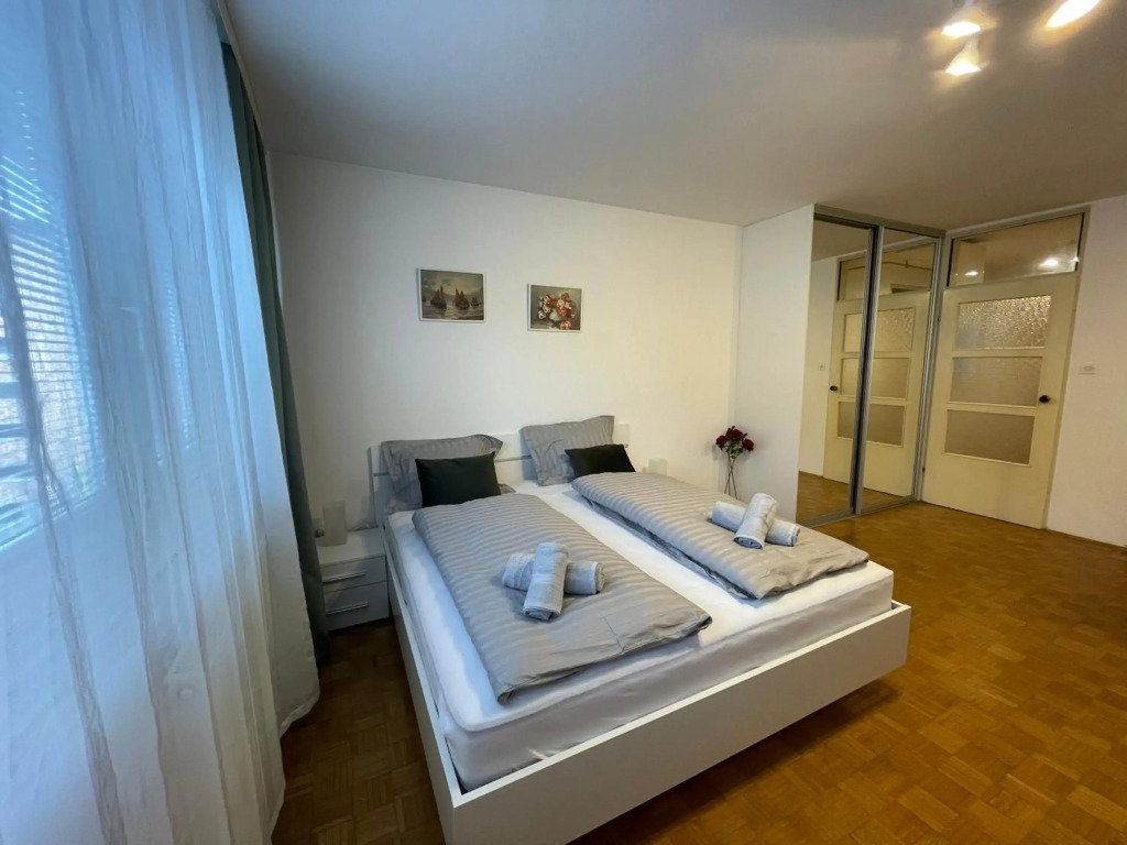 Apartment Green - Grey