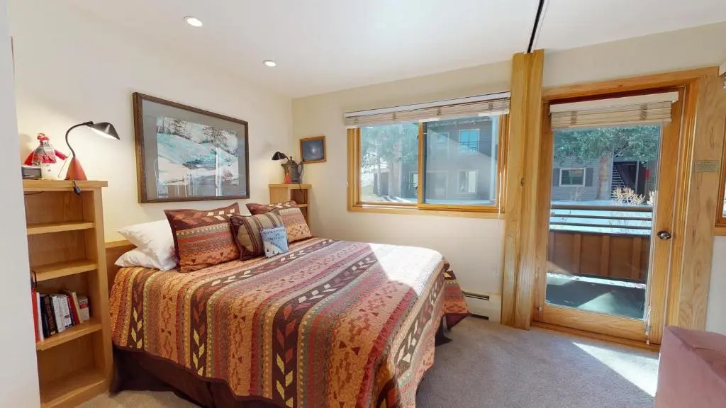Laurelwood Condominiums Studio Premier Unit 408