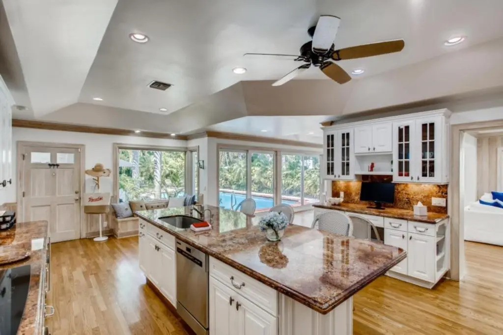 Villa Dolce Vita - Luxuriate in Sweeping Intracoastal Views of Palm Beach
