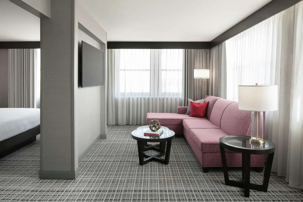 The Axis Moline Hotel, Tapestry Collection By Hilton