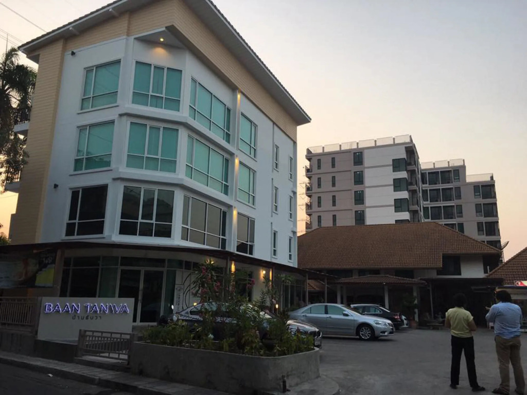 Baan Tanwa - MRT Ratchadapisek Exit 1 or 2