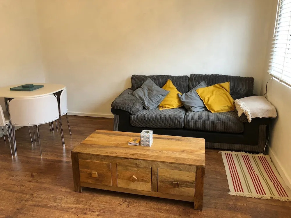 Spacious 1 Bedroom Flat in Hanover