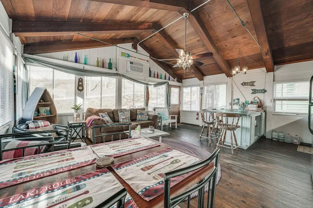 Inviting Cabin ~ 11 Mi to Silverdollar City