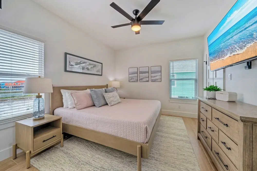 Sleeps 24 2 Homes, Priv Pool, Swing Bar, Patio Lounge Near Nature Preserve