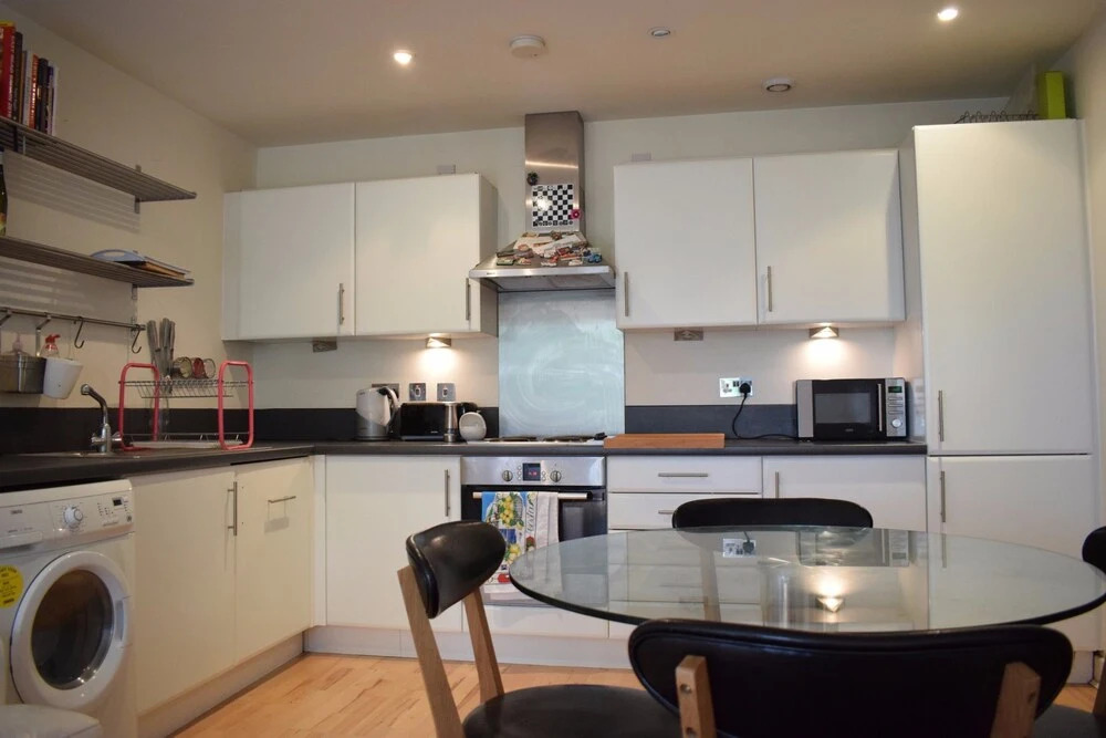 2 Bedroom Apartment With Balcony and Park Views