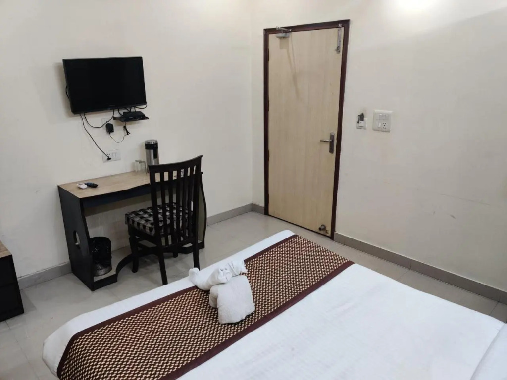 OYO 19453 Hotel Holy Basil