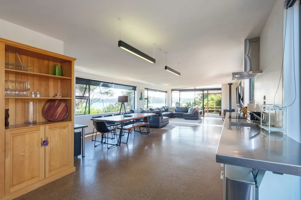 Wharetana Bay Villa with private walkway to beach